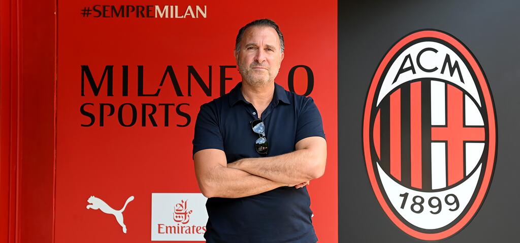 意媒：米蘭老板卡爾迪納萊現(xiàn)場觀戰(zhàn)，賽后進入更衣室祝賀球隊獲勝