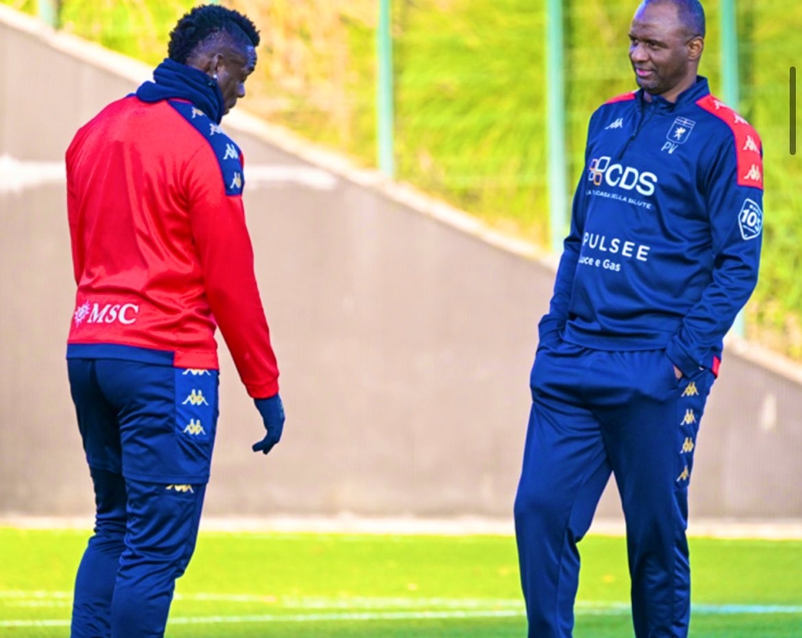 意媒:維埃拉開啟執(zhí)教熱那亞首堂訓(xùn)練課,并與巴洛特利單獨(dú)聊天