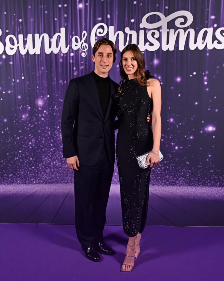 笑容滿面
                <div   id=