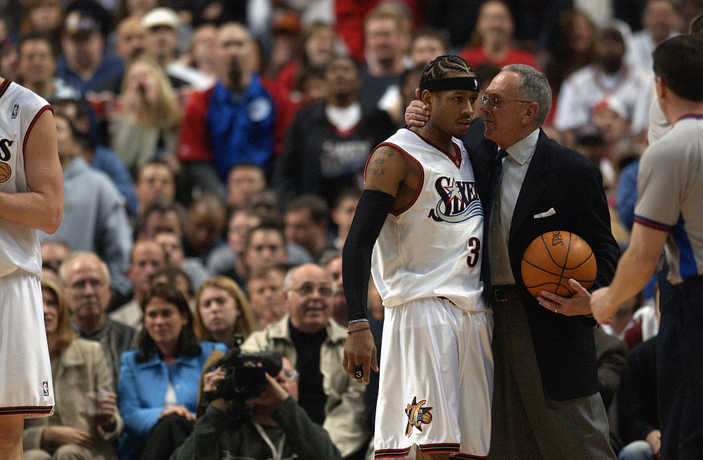 馬布里:拉里-布朗在雅典的重點(diǎn)不是贏 而是告訴黑人孩子該做什么