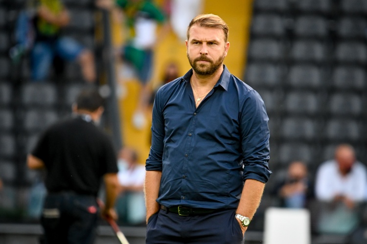 維羅納0-5慘敗后開始封閉集訓(xùn)，主帥：我不會辭職，不想拋棄團(tuán)隊(duì)