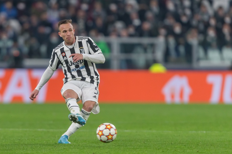 記者：尤文還沒有就阿圖爾的租借與貝蒂斯談妥，雙方的分歧在薪資