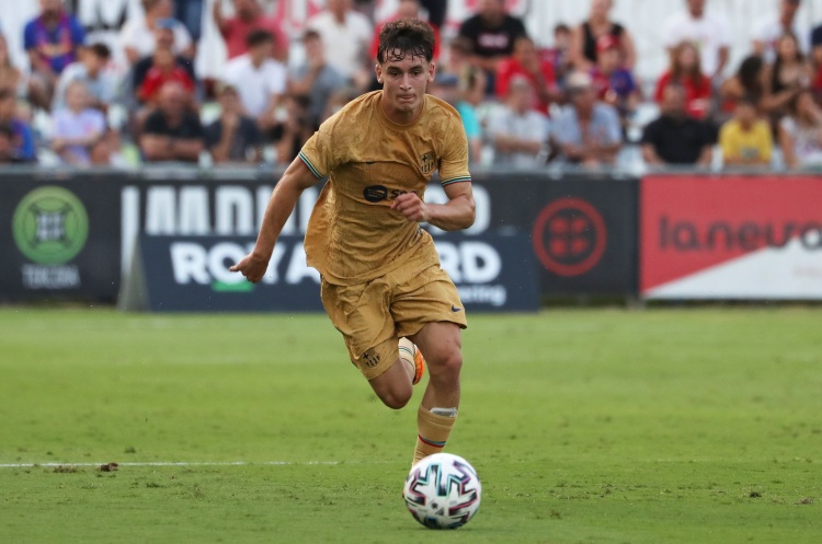 值得紀(jì)念，卡薩多獲得首次入選西班牙成年國(guó)家隊(duì)紀(jì)念徽章