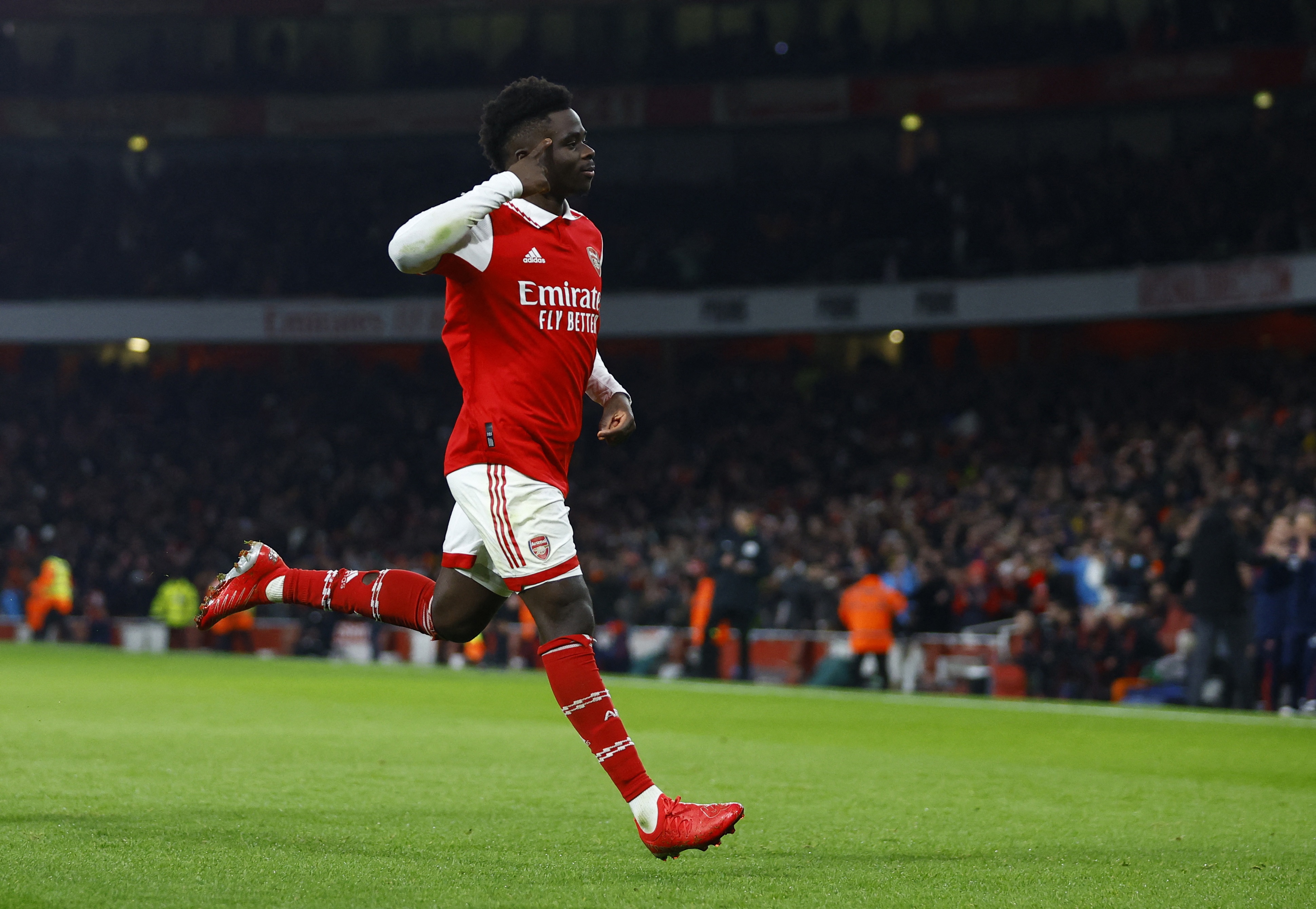 對(duì)陣摩納哥2球1助攻，歐足聯(lián)官方：薩卡當(dāng)選歐冠本輪最佳球員