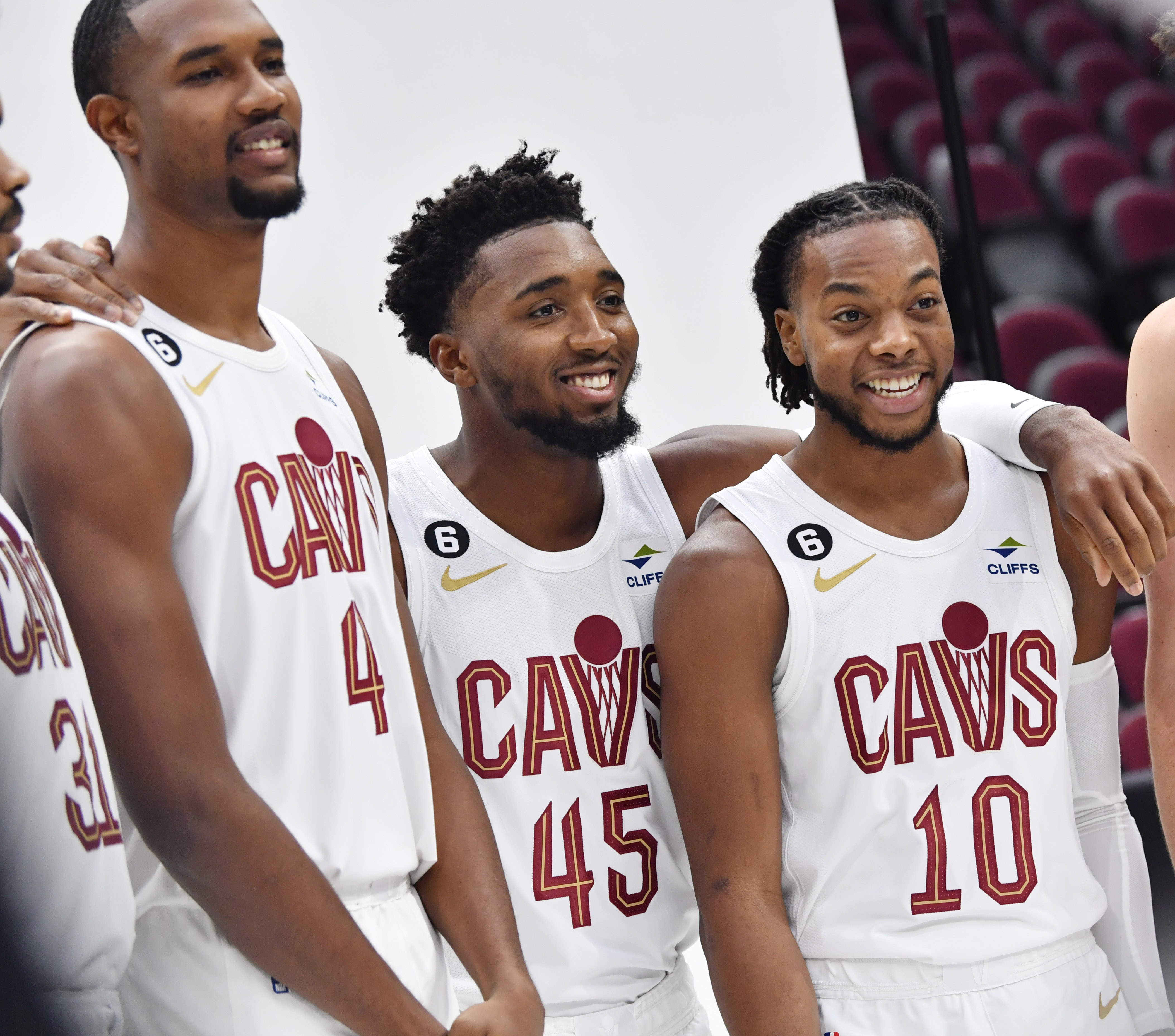 杰弗森:騎士有4個(gè)全明星級(jí)別的球員 若保持健康他們能拿58勝