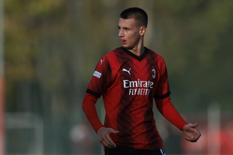 意媒：卡馬達(dá)缺席米蘭未來(lái)隊(duì)比賽，有望入選米蘭一線(xiàn)隊(duì)迎戰(zhàn)尤文