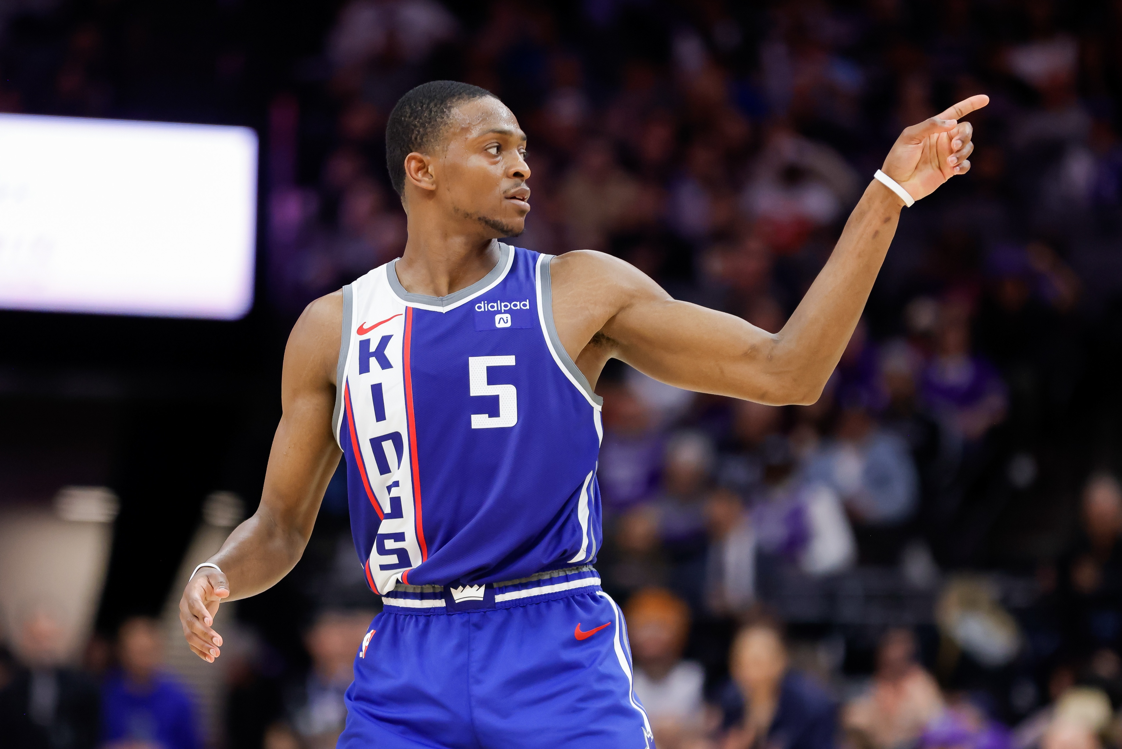 弗萊：若我是?？怂刮蚁肴ヱR刺而非掘金 因?yàn)楹笳吡舨蛔∪? /></p><p>12月24日訊 近日，前NBA球員弗萊在《Road Trippin'》節(jié)目中談到了福克斯。</p><p>弗萊表示：“如果我是?？怂?，我不會(huì)想要去掘金，我想要去馬刺，把我送去馬刺。掘金已經(jīng)證明了他們沒(méi)有辦法一直保持好的陣容，他們不會(huì)多花錢，這一點(diǎn)已經(jīng)被證實(shí)過(guò)，他們本可以留住波普等人。他們有著聯(lián)盟最好的球員，但他們?nèi)匀粵](méi)有保留陣容?！?/p>            
                <div   id=