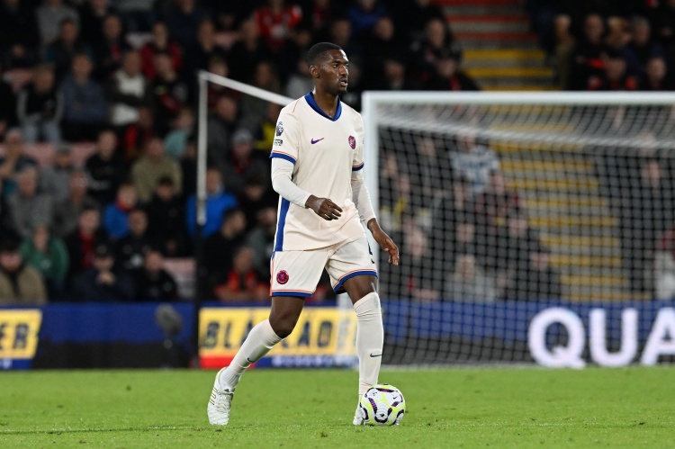 阿達(dá)拉比奧尤:埃弗頓讓我們陷入困境 我們對新的一年充滿信心