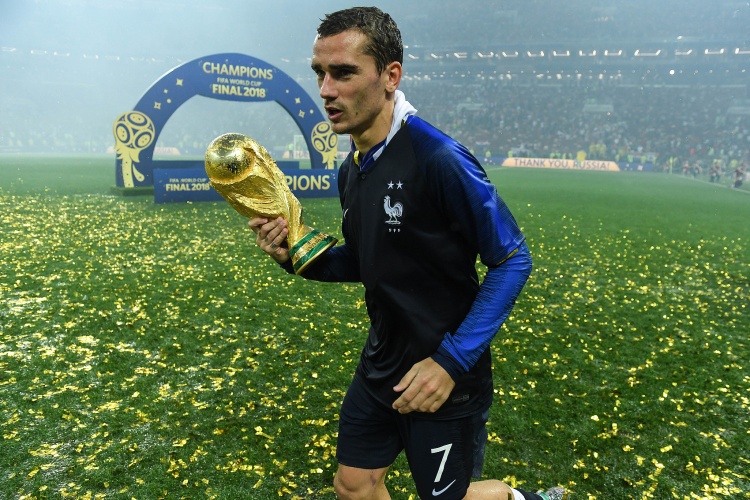 隊(duì)報(bào)稱被邁尼昂批評讓格列茲曼堅(jiān)定退出國家隊(duì)，后者回應(yīng)：假的