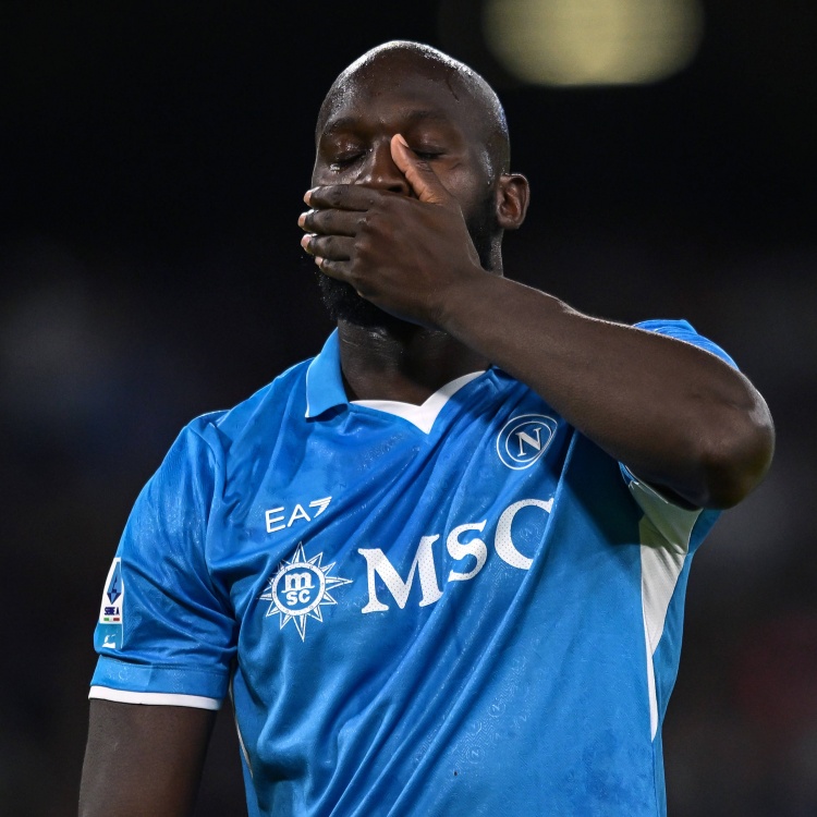 意媒：盧卡庫(kù)賽前遭遇國(guó)米主場(chǎng)球迷的噓聲和辱罵，而孔蒂?zèng)]有被噓