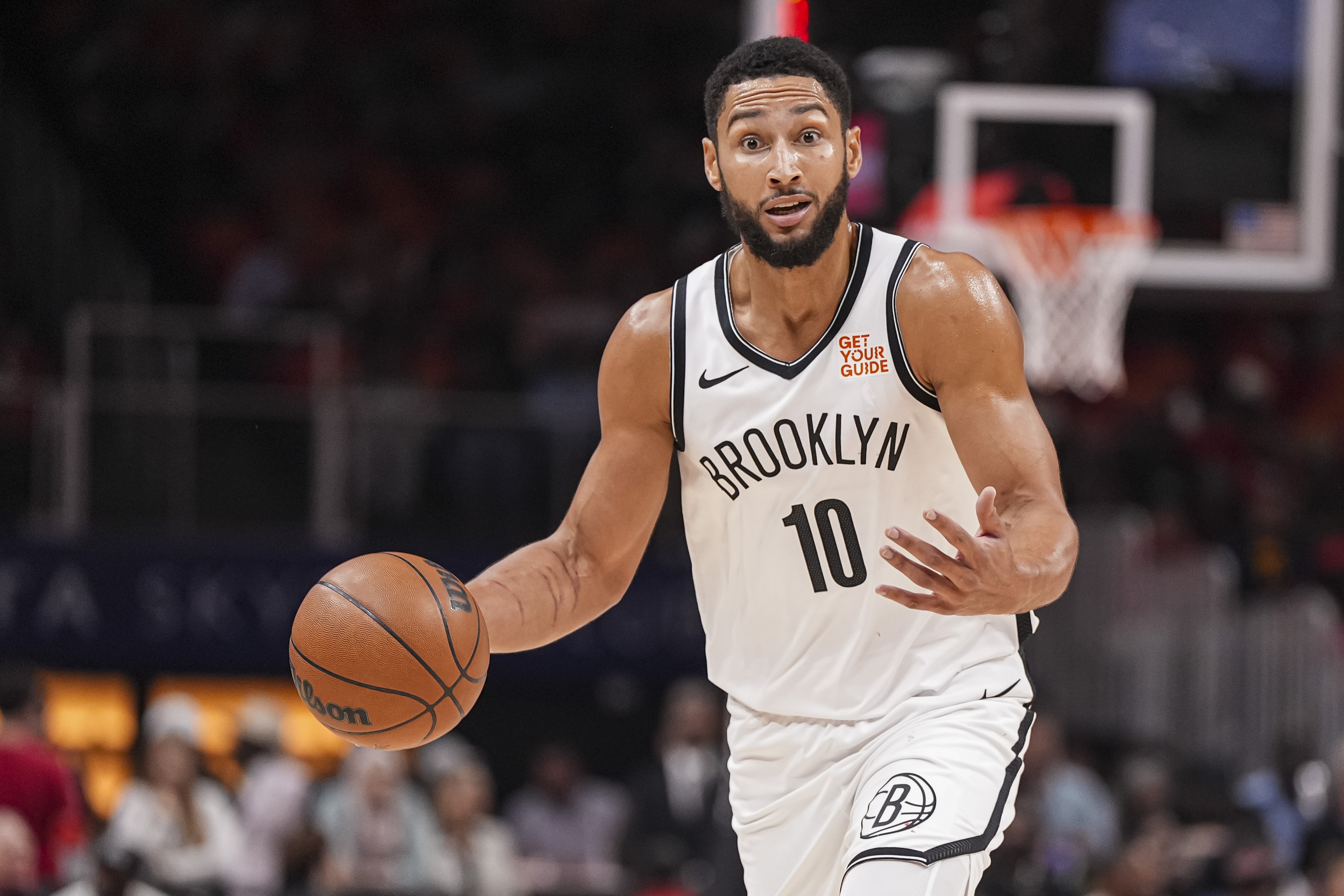 西蒙斯:裁判響哨太頻繁了 這是NBA你得讓我們對(duì)抗