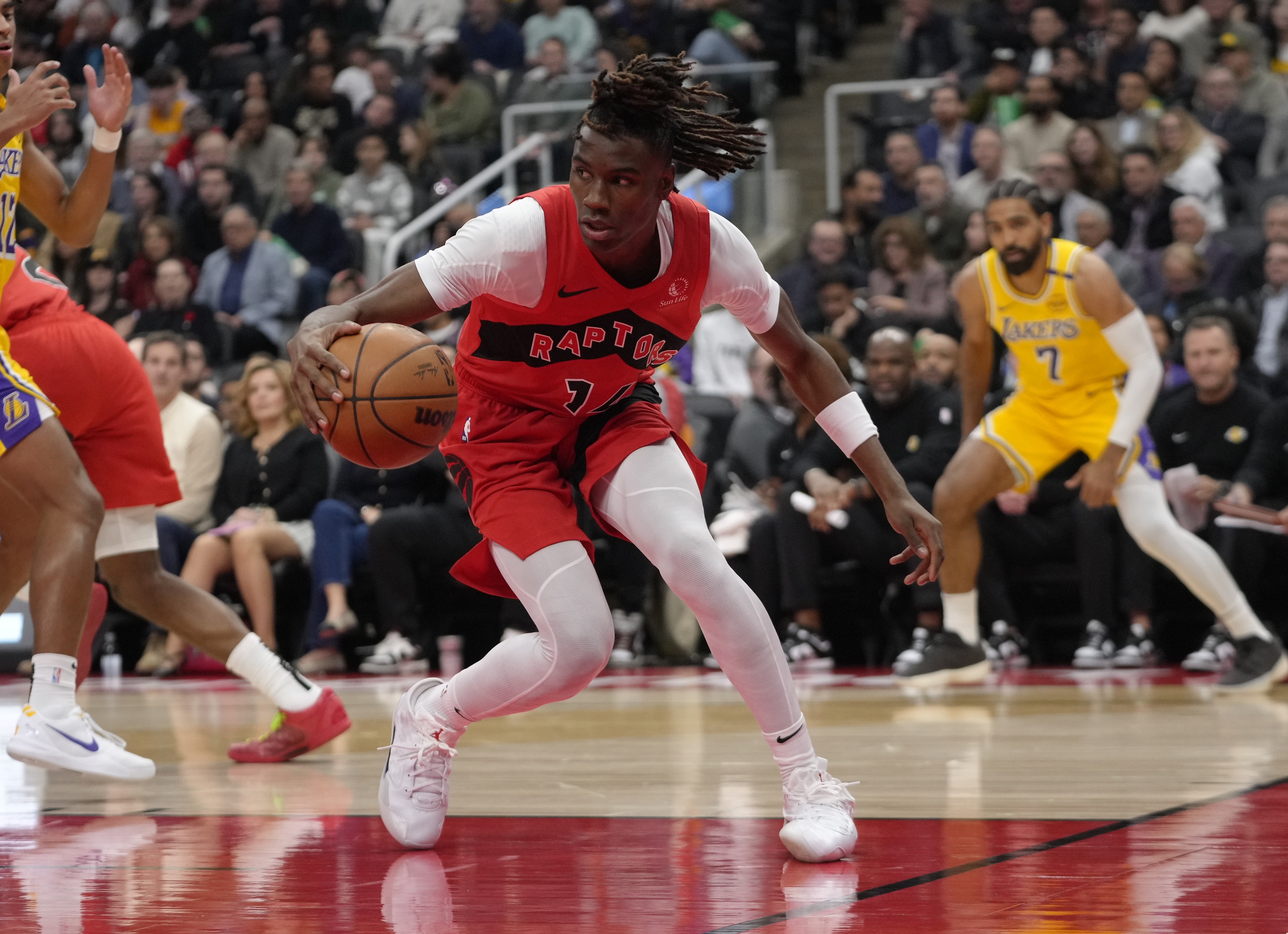 猛龍主帥:新秀們需要有和詹眉交手的經(jīng)歷 首節(jié)后他們不再是迷弟