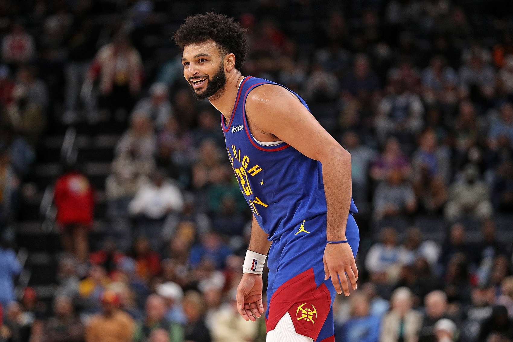 馬龍:約基奇不在時(shí)穆雷需要成為領(lǐng)袖 年輕人還沒準(zhǔn)備好承擔(dān)重任