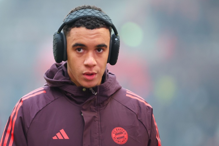 踢球者本輪德甲最佳陣：穆西亞拉第4次入選，基米?？曝悹査诹? /></p><p>12月9日訊 德甲第13輪聯(lián)賽在上周末全部結(jié)束，德媒《踢球者》公布了本輪比賽的最佳陣容，拜仁球員穆西亞拉、基米希再度入選。</p><p>踢球者本輪德甲最佳陣容：</p><p>門將：科貝爾（多特蒙德，賽季第1次入選）</p><p>后衛(wèi)：奧爾班（萊比錫，3）、若納坦-塔（勒沃庫森，1）、板倉滉（門興，2）</p><p>中場：基米希（拜仁，2）、卡拉佐爾（斯圖加特，2）</p><p>中前場：穆西亞拉（拜仁，4）、內(nèi)貝爾（美因茨，2）</p><p>前鋒：溫德（沃爾夫斯堡，2）、沃特馬德（斯圖加特，1）、阿穆拉（沃爾夫斯堡，2）</p>            
                <div   id=