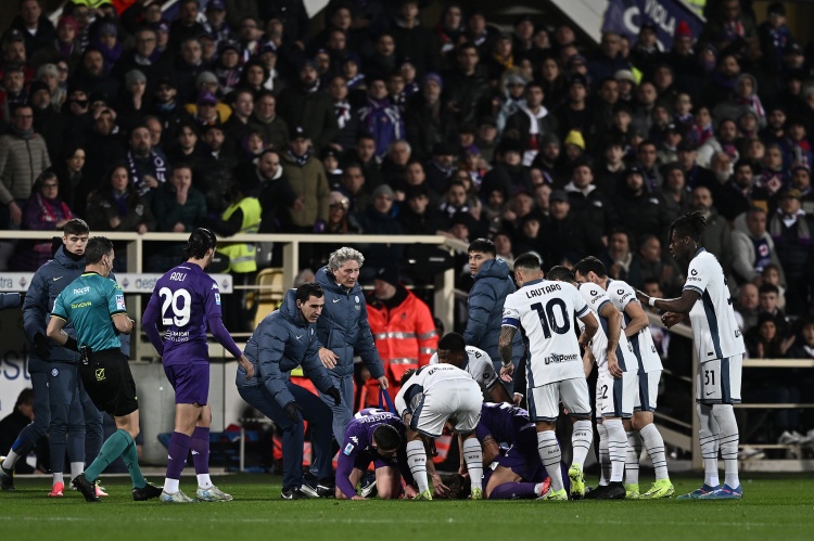 米體：博維將在周一植入除顫器，他將因此無法在意大利繼續(xù)踢球